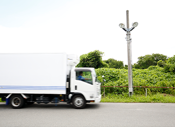 法定速度の遵守